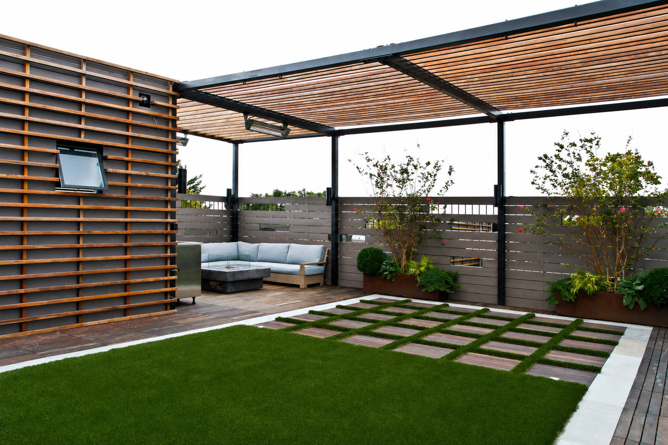 Turf for rooftop gardens in Tulare, CA